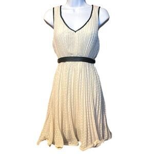 ♥️= 3/$15 Bundle Dress Double Zero Cream and Black Mini Dress Size Small